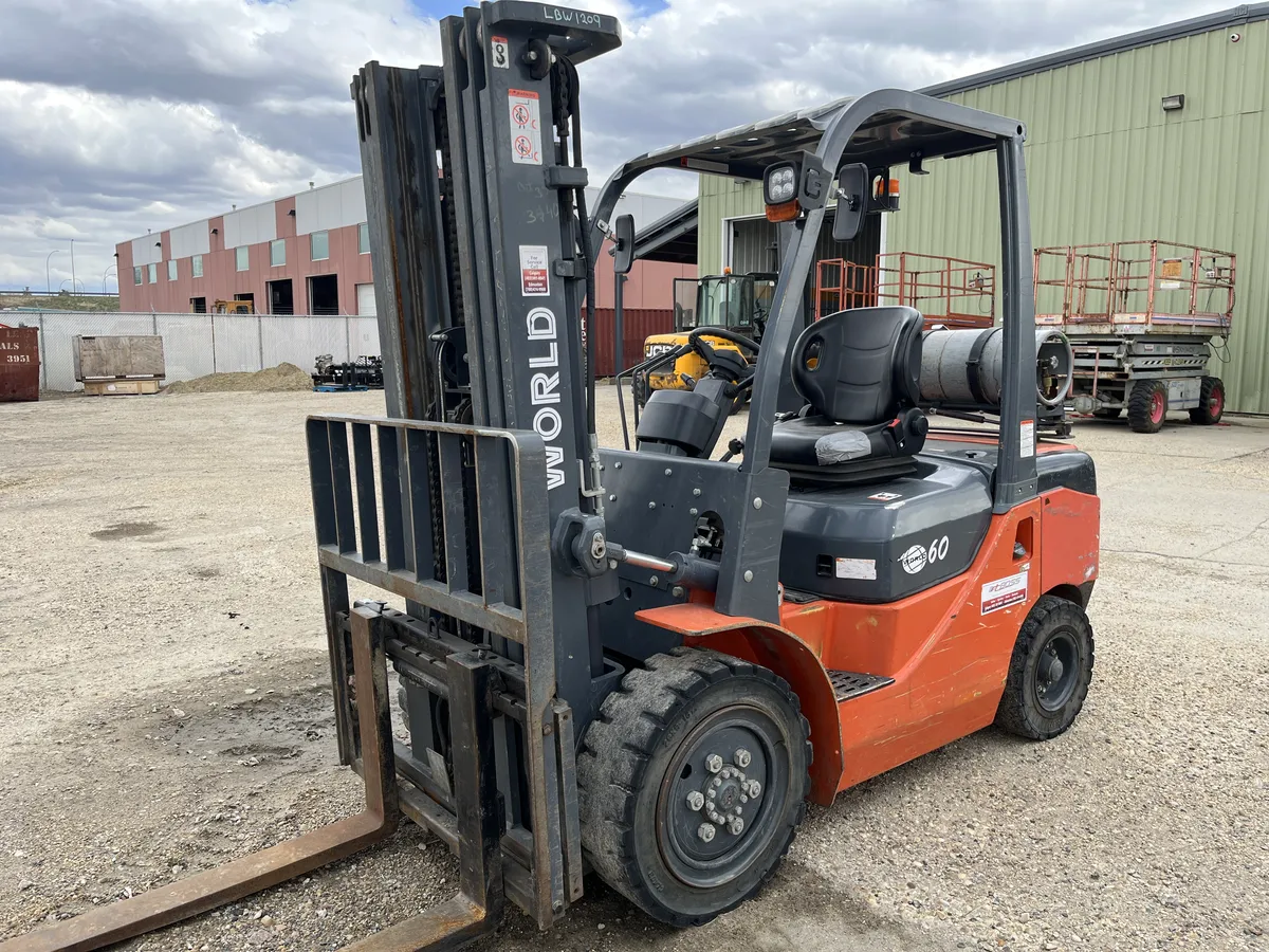 2018 World FG30 for sale at Southern Iron Equipment Lethbridge